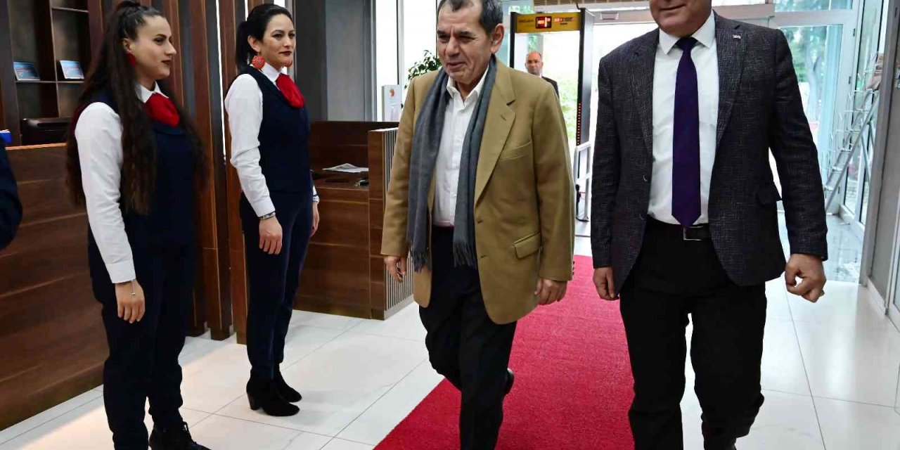 Galatasaray Başkanı Dursun Özbek, Kemer’de ziyaretlerde bulundu