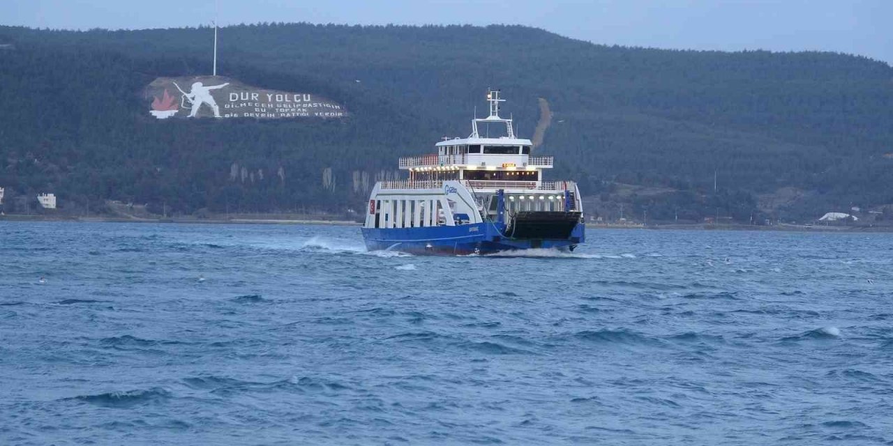 Lodos fırtınası nedeniyle Bozcaada ve Gökçeada’ya tüm feribot seferleri iptal edildi
