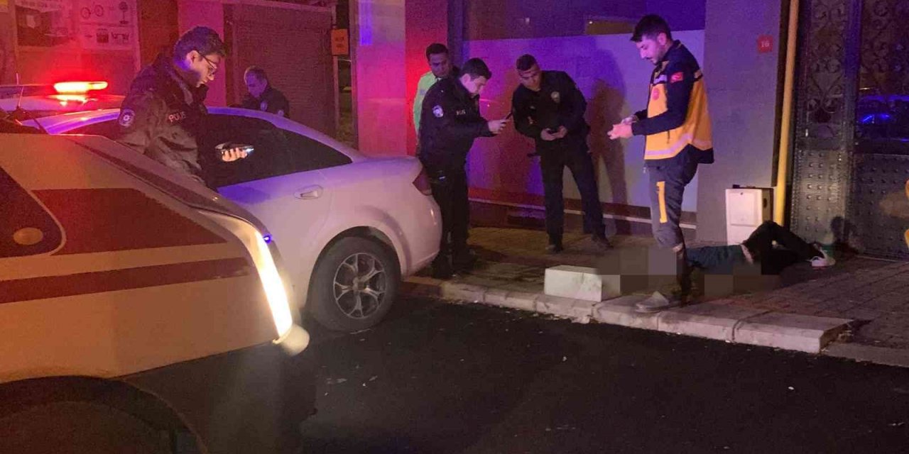 Evine giderken başına kör kurşun isabet eden adam hayatını kaybetti