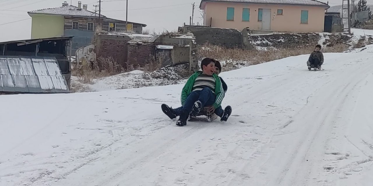 Çocukların kızak keyfi