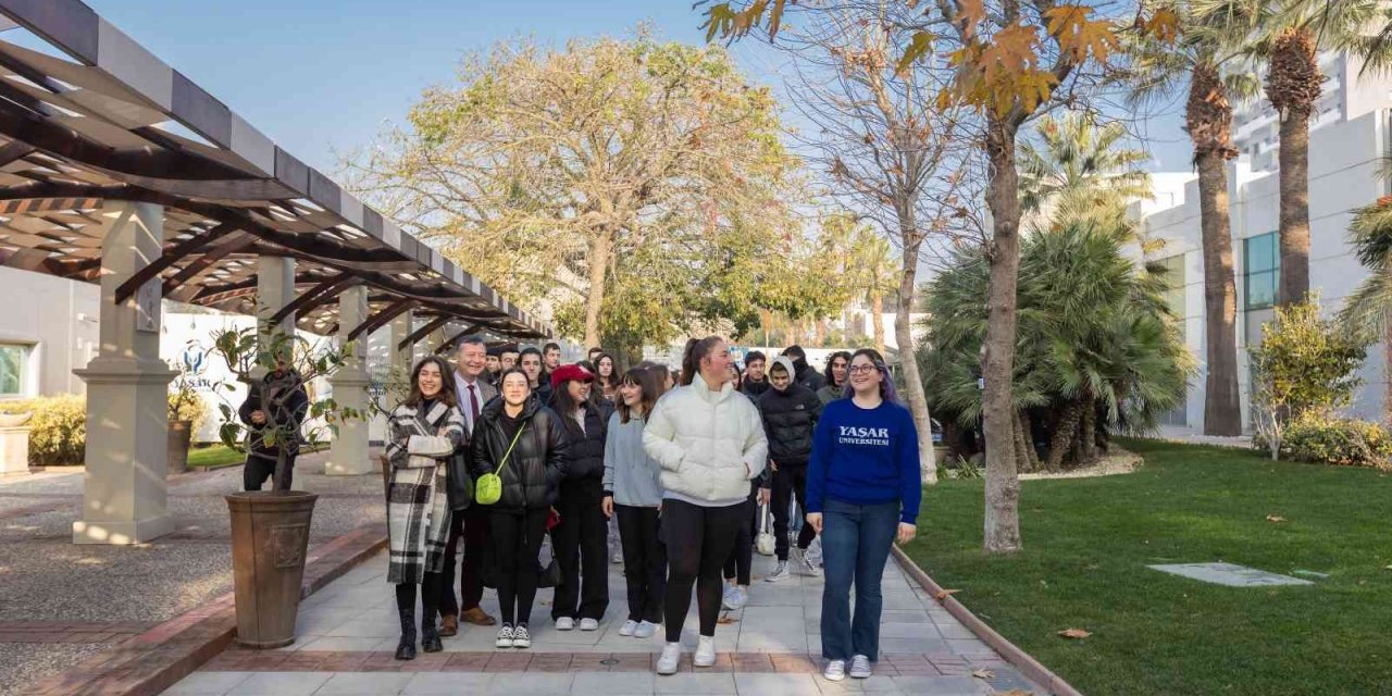 Üniversite maratonundaki liselilere katkı