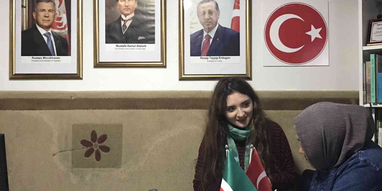 Tek başına 7 yılda farklı ülkelerden 4 bin 500 öğrenciye Türkçe öğretti