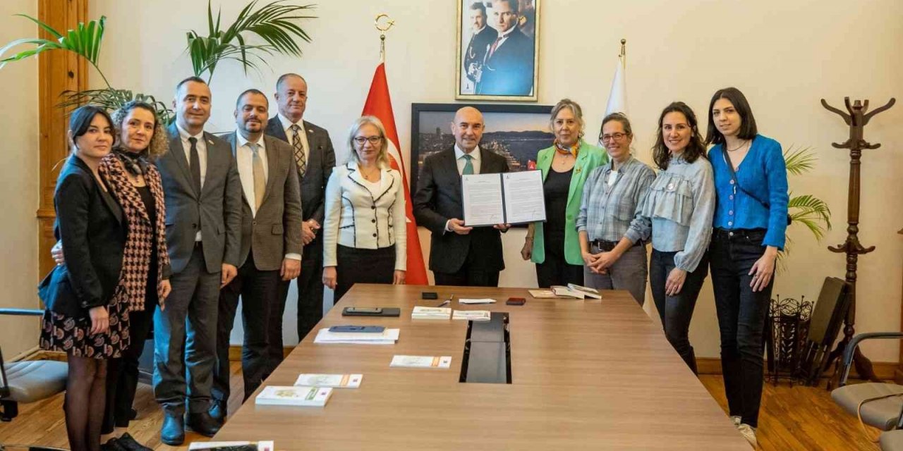 Başkan Soyer, zehirsiz kent İzmir için imza attı