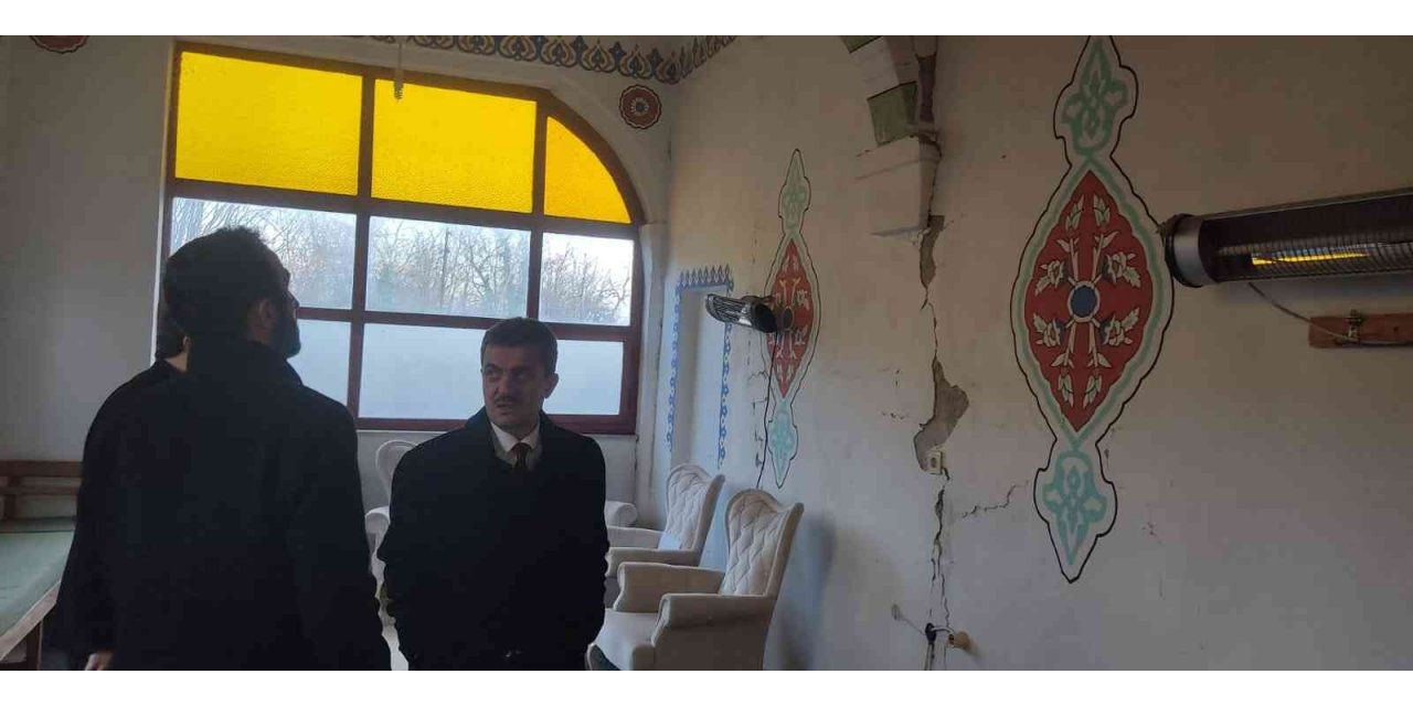 Yıkılan ve hasar alan camiler incelendi