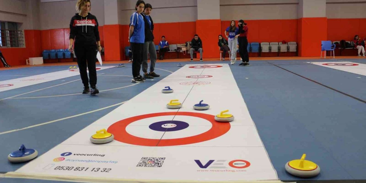 Floor Curlingde şampiyonlar ödüllendirildi