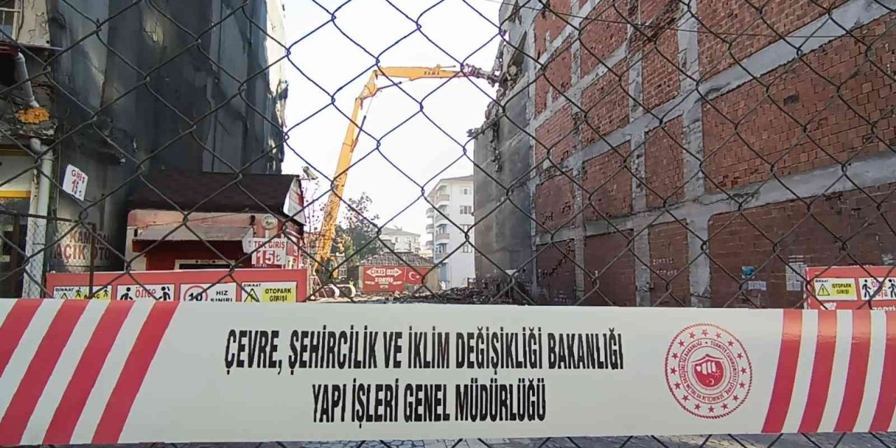 Depremin izleri tek tek siliniyor