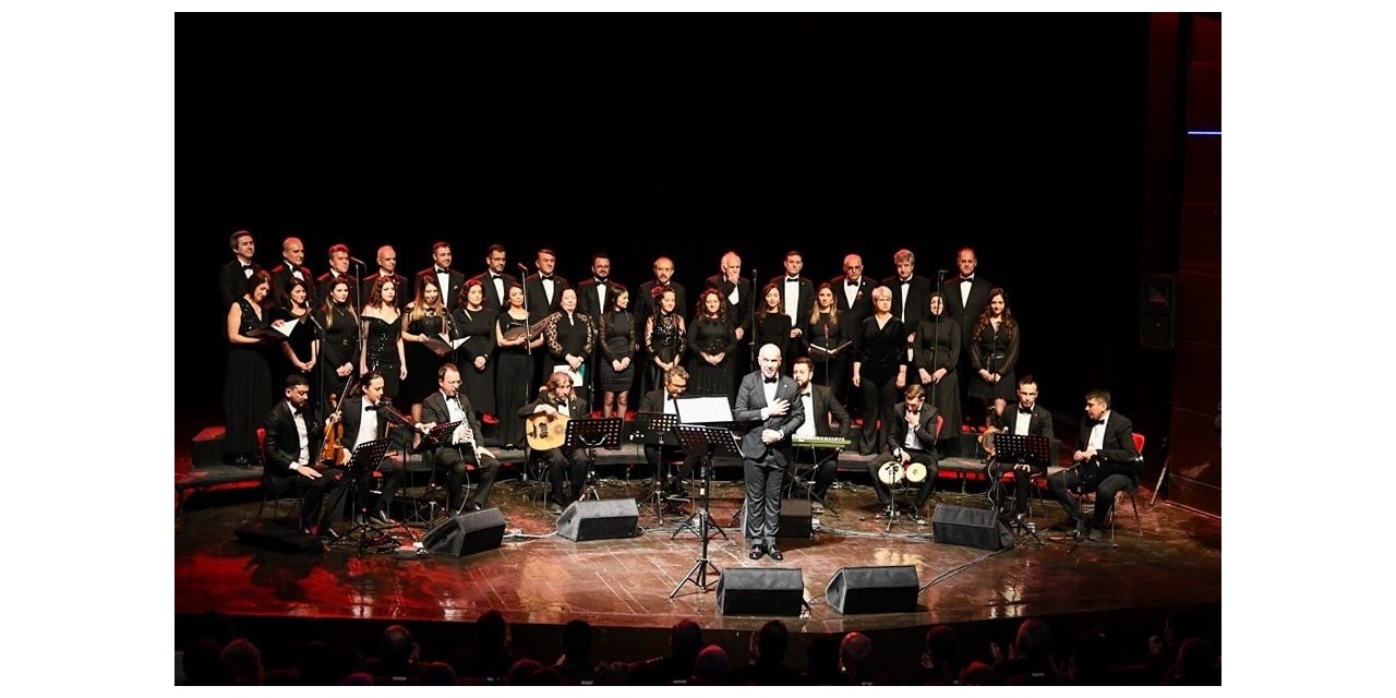 Uşak’ta ‘Şarkılar Bizi Söyler, Biz de Şarkı Söyleriz’ konseri ilgi gördü