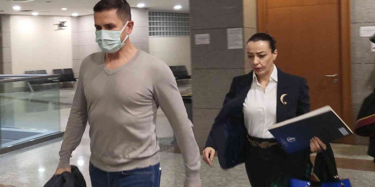 Eşi Yağmur Aşık’a kendisine hakaret ettiği iddiasıyla dava açan Emre Aşık: " Şu an kendisiyle aynı yerde olmaktan ve aynı havayı solumaktan bile rahatsız oluyorum"