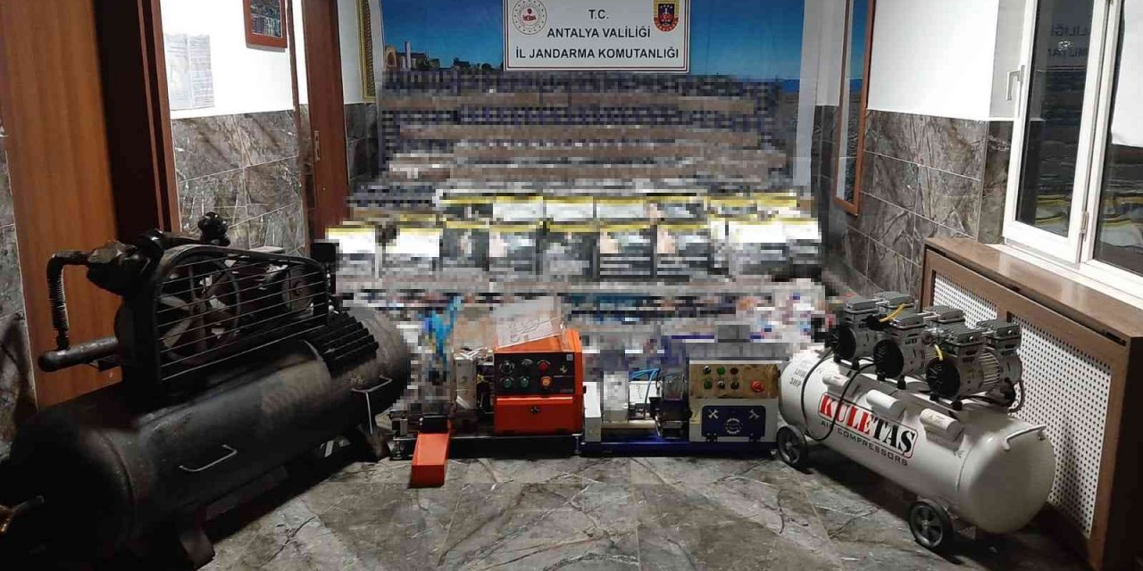 Antalya’da kaçak sigara operasyonu