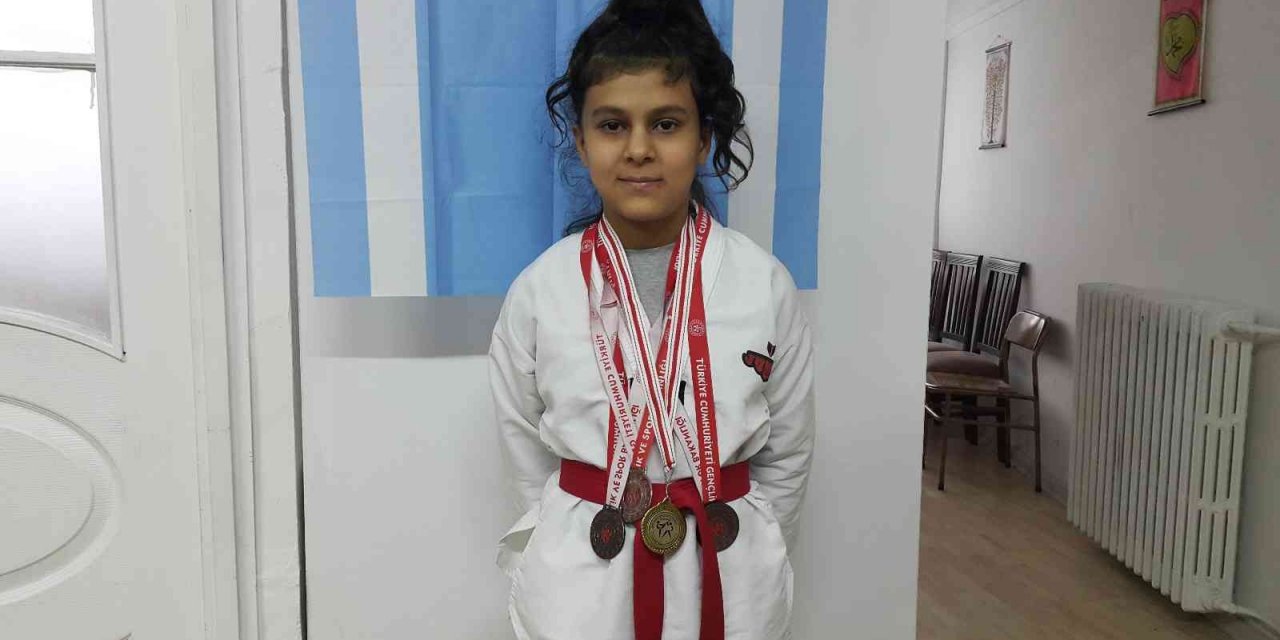 Eskişehir’de yaşayan Iraklı Türk kızın taekwondo başarısı
