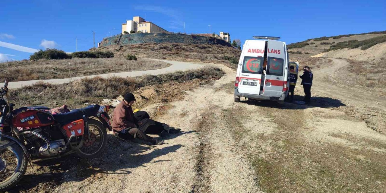 Kontrolden çıkan kasalı motosiklet devrildi: 4 yaralı
