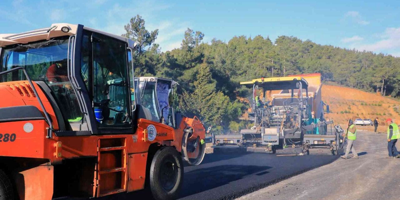 Kavaklıdere’de yol çalışmaları tamamlanıyor