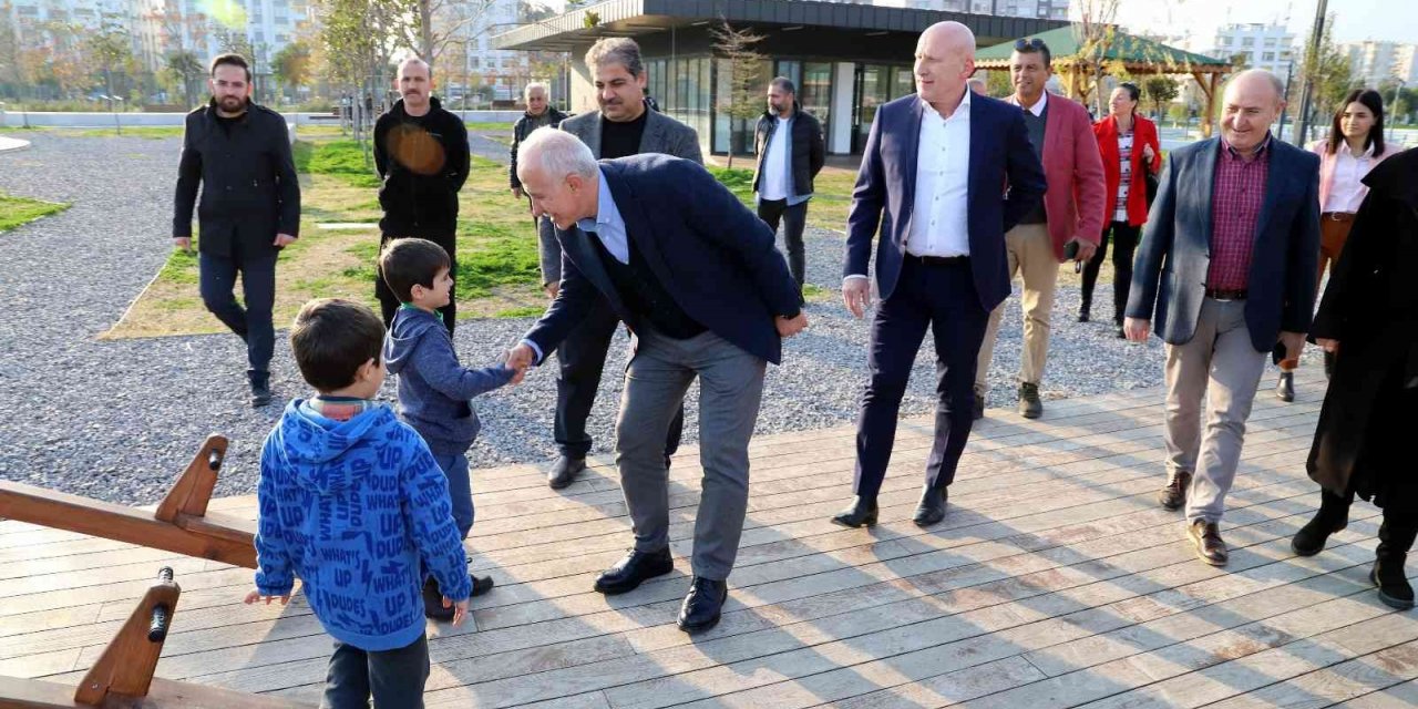 Akdeniz’de geri dönüşüm malzemeleri çocuk parkına dönüşüyor