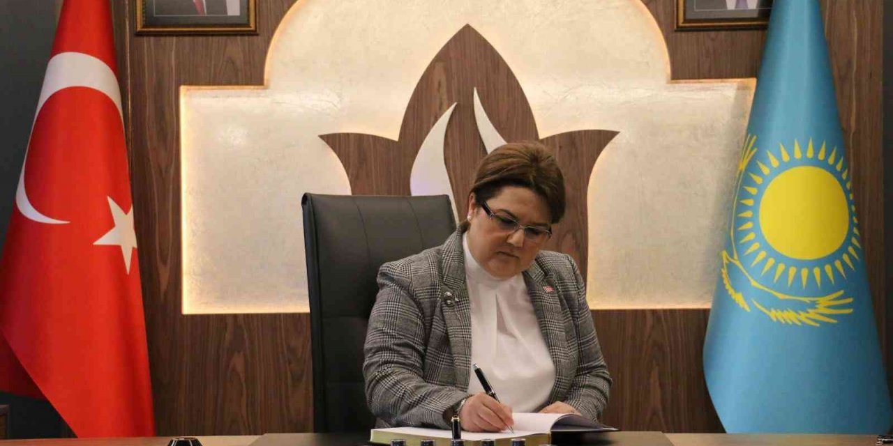 Aile ve Sosyal Hizmetler Bakanı Derya Yanık, Ahmet Yesevi Üniversitesini ziyaret etti