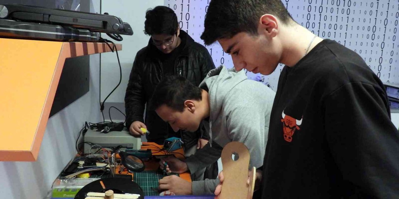 Kepezli öğrencilerden deniz temizliği aracı