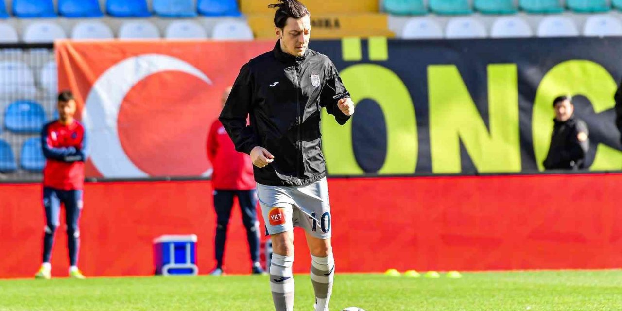 Başakşehir’de Mesut Özil, 125 gün sonra sahada