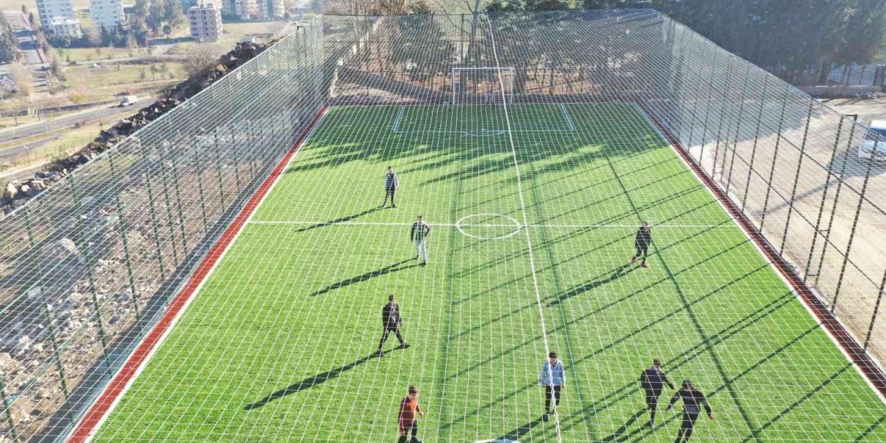 Esentepe’de gençler semt sahasına kavuştu