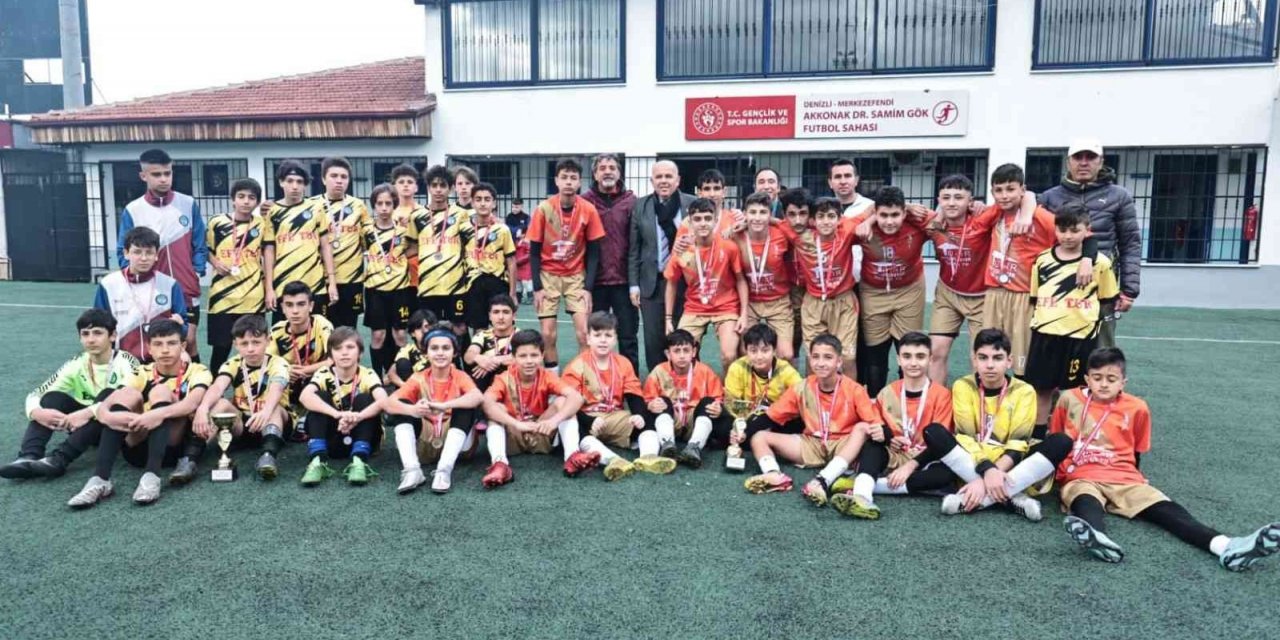Futbol turnuvasında dereye giren okullar ödüllendirildi