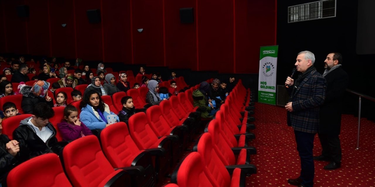 Yeşilyurt’ta yetim ve öksüz çocuklara sinema keyfi