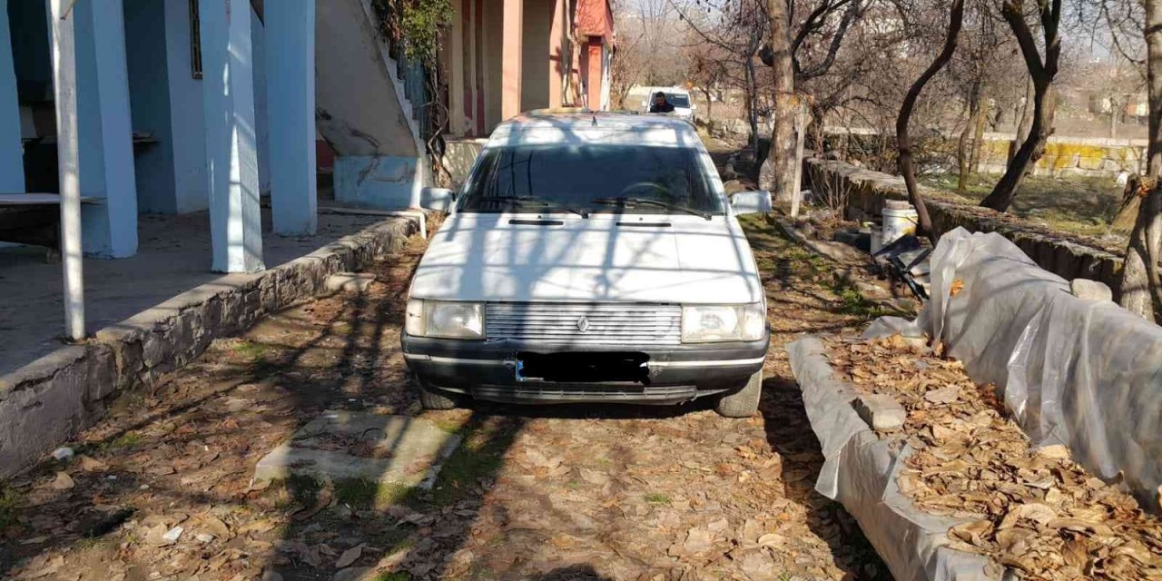 Polislerin durumundan şüphelendiği araç çalıntı çıktı