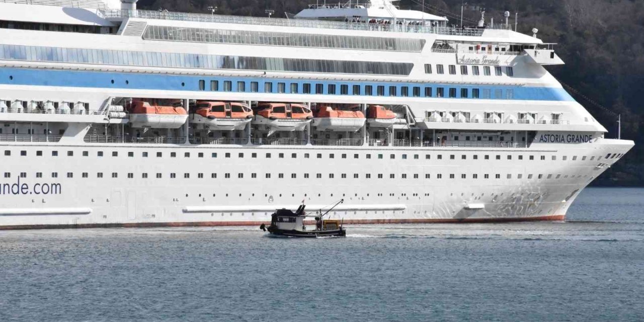 Limana çarpan kruvaziyer Amasra’da bekletilecek