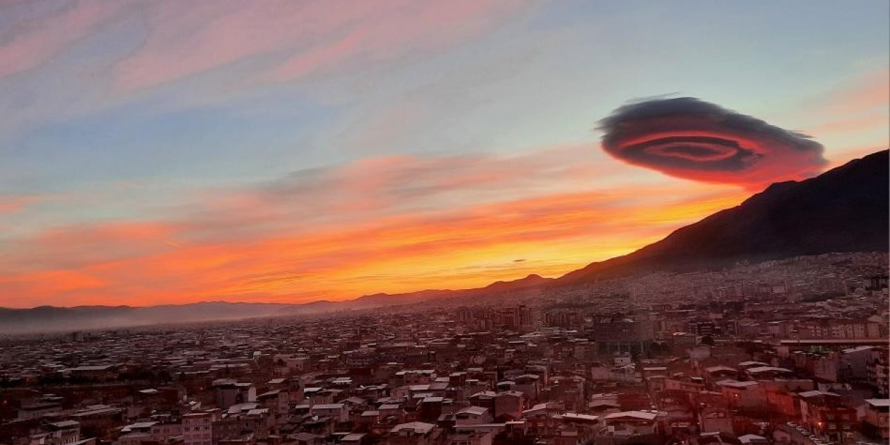 Bursa semalarında UFO görünümlü bulut