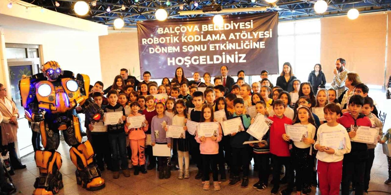 Geleceğin bilim insanlarına Robot Show
