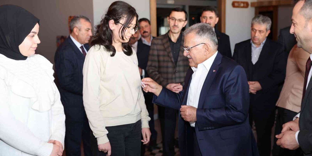 Başkan Büyükkılıç, Develi’de başarılı öğrencileri ödüllendirdi
