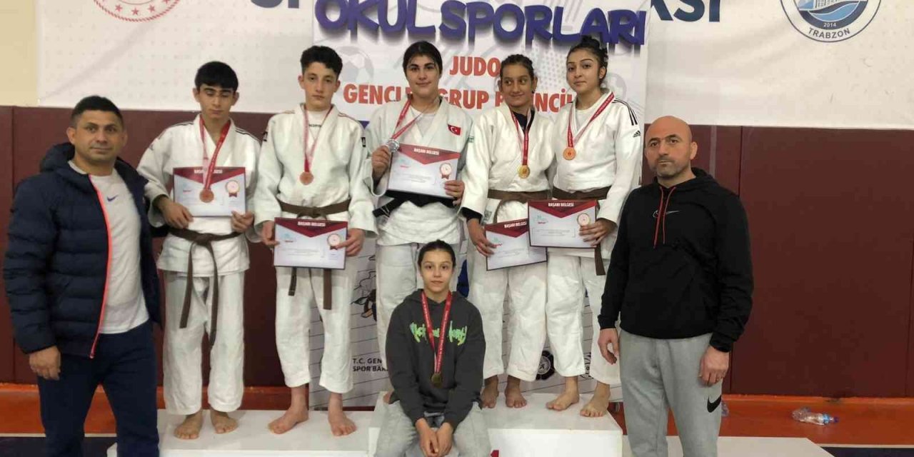 Sivaslı judocular, Trabzon’dan derece yaparak döndü