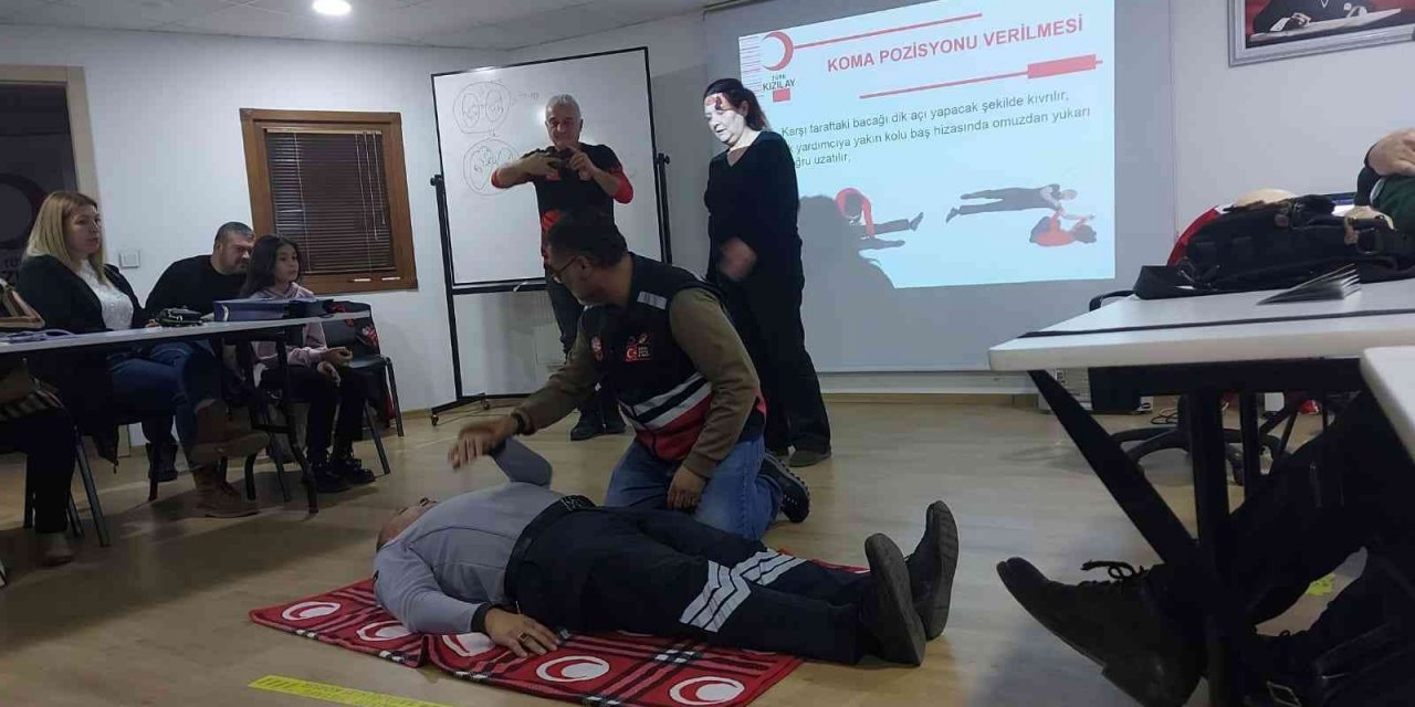 Motosiklet kullanıcıları Kızılay’dan ilkyardım eğitimi aldı