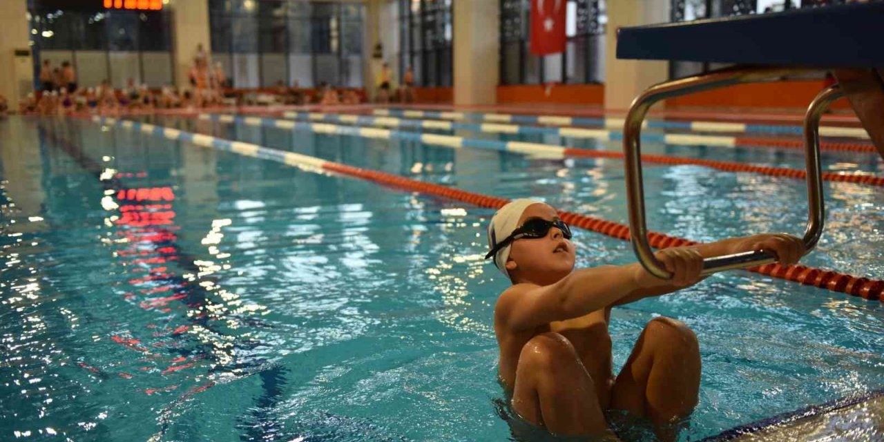 Geleceğin yüzücüleri Aliağa’da yarışacak