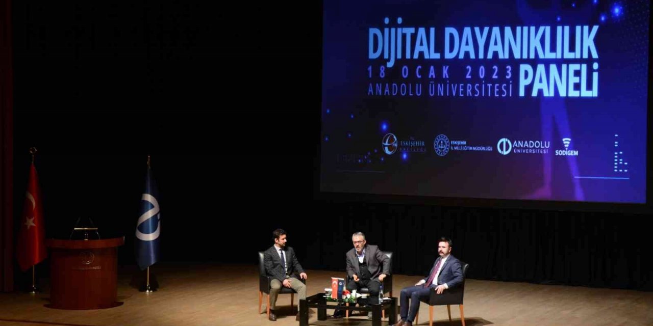 Anadolu Üniversitesinde “Dijital Dayanıklılık Paneli” gerçekleştirildi