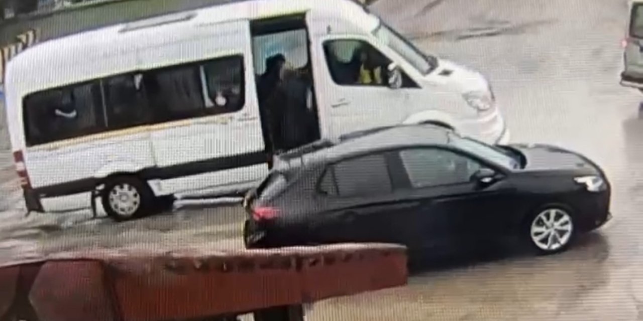 Servis şoförü öğrencileri tokatladı