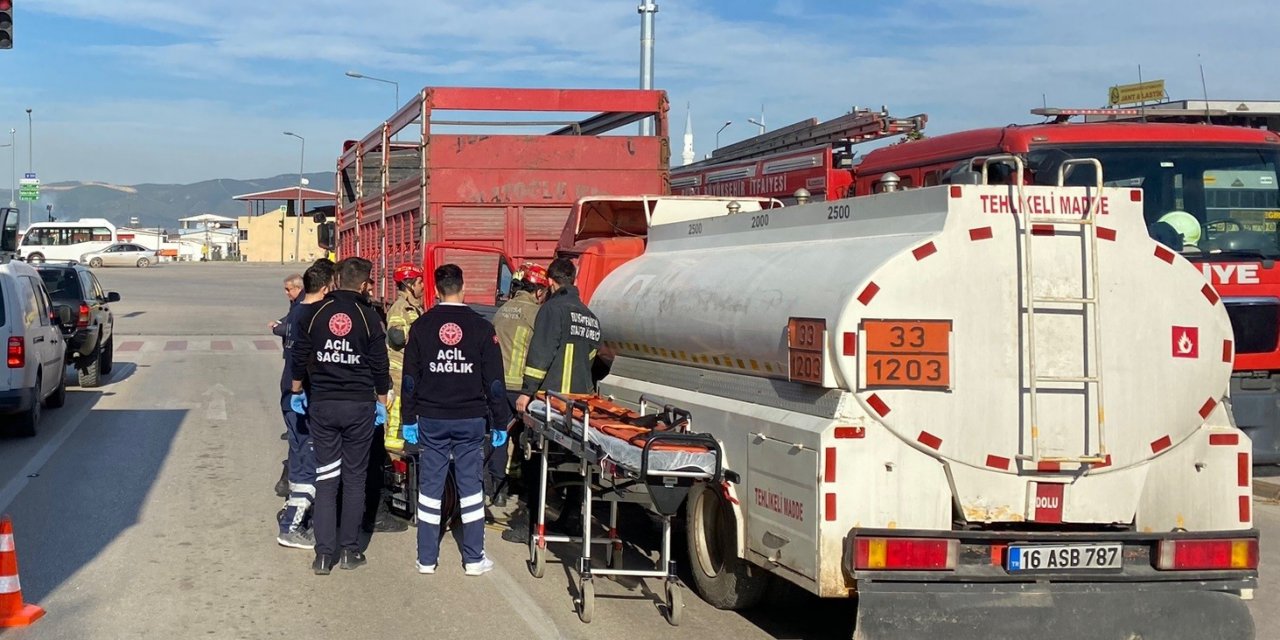 Yakıt tankeri kamyona çarptı, can pazarı yaşandı