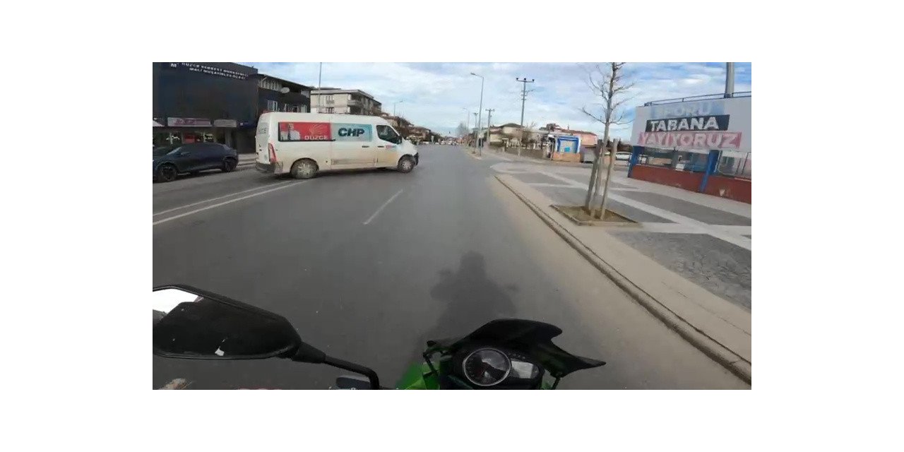 Direksiyon dersine yetişmeye çalışırken kazaya karıştı