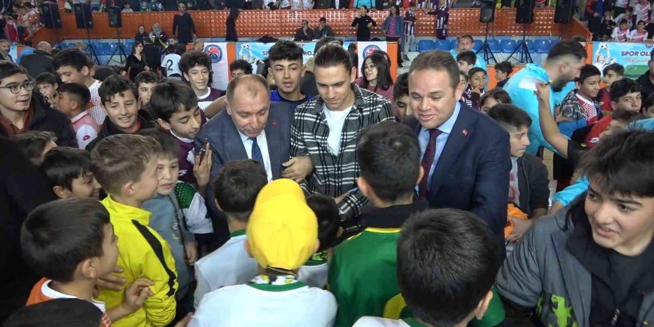 MKE Ankaragücü’nün futbolcuları Antalyalı ve Mujakic’e yoğun ilgi