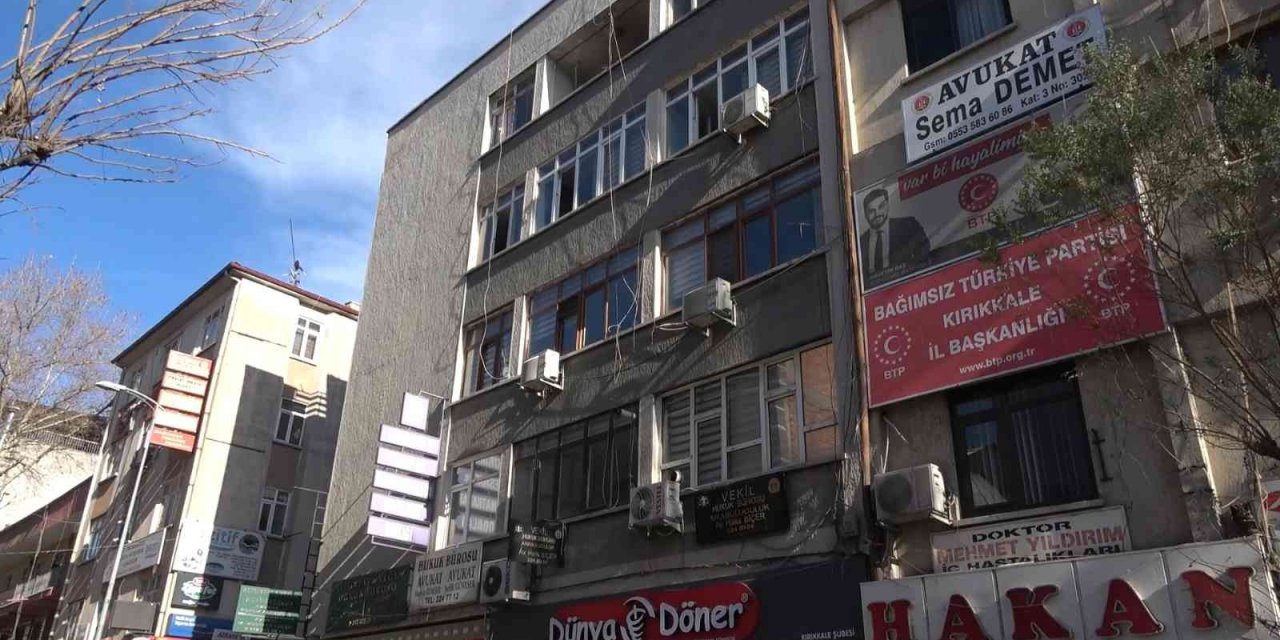 İş merkezinin 3. katından düşen yaşlı adam hayatını kaybetti