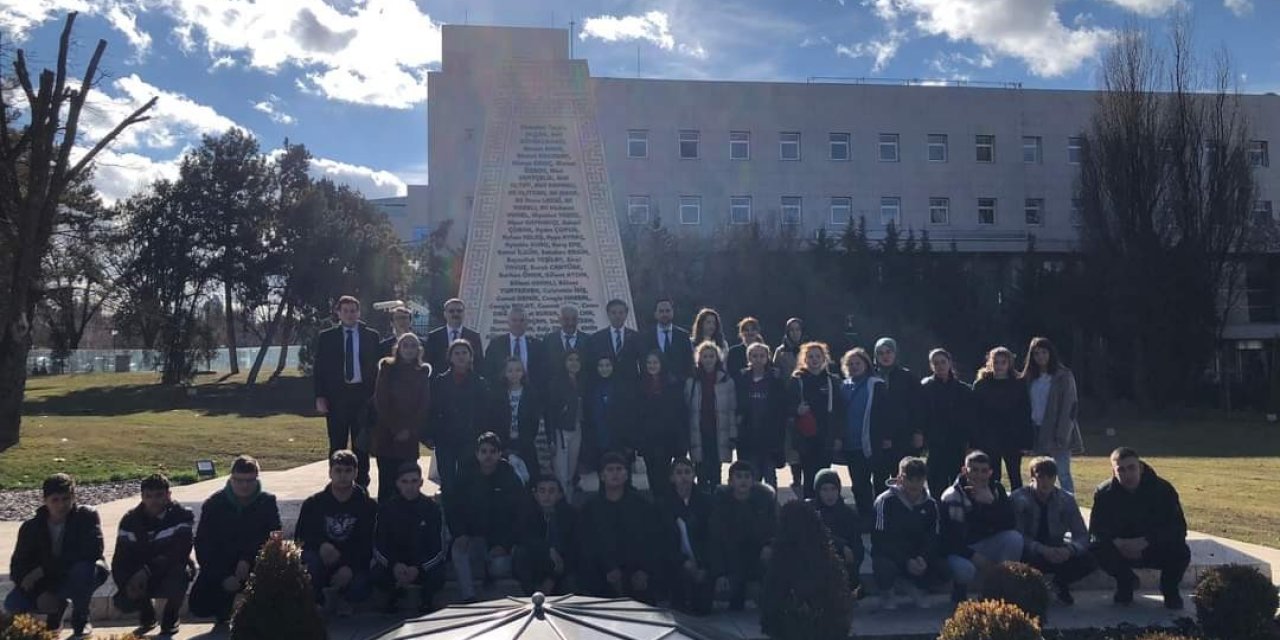 Milletvekili Güneş öğrencileri TBMM’de gezdirdi