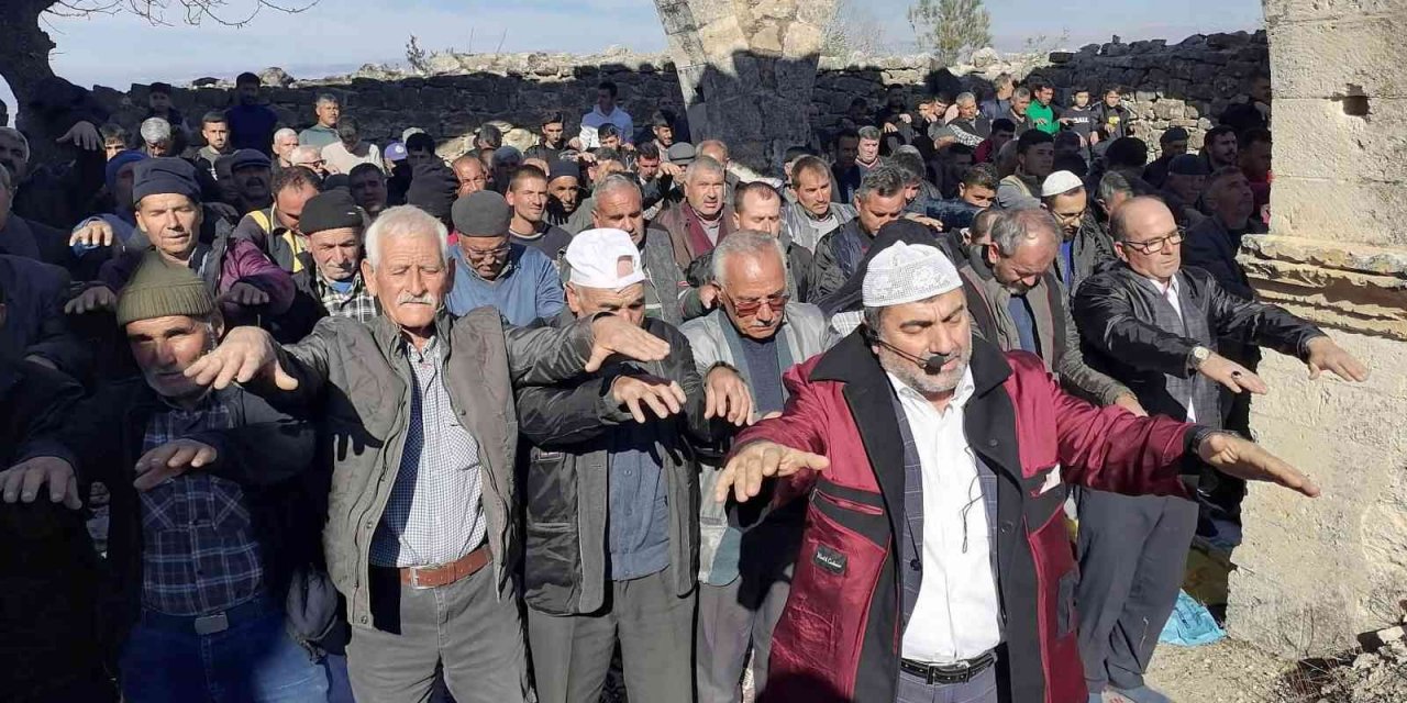 Mersin’de yağmur duasına çıkıldı