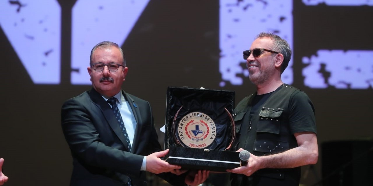 Haluk Levent Gaziantep’te ücretsiz sahne aldı