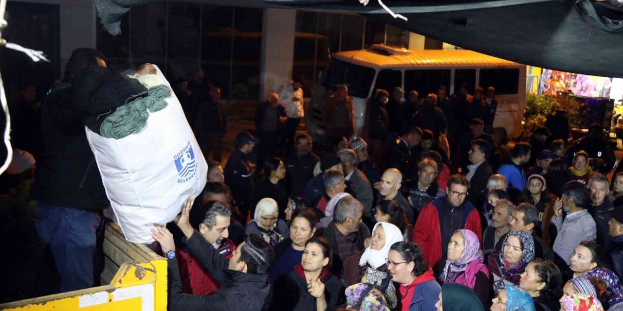Evlerde üretilen halıların ipi, belediyeden