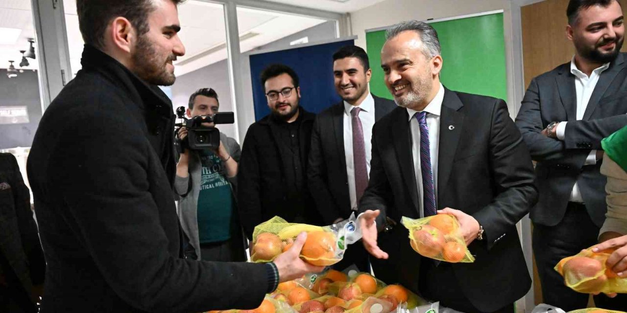 Bursa’da üniversite öğrencilerine C vitamini desteği