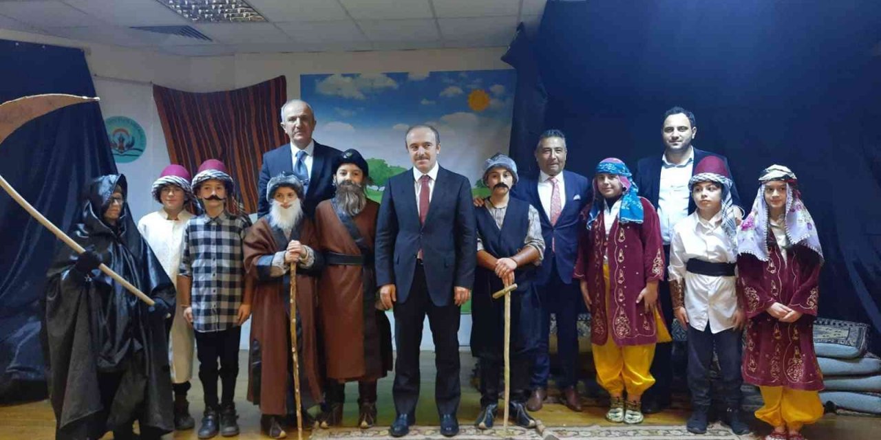 Deli Dumrul hikâyesini çocuklar sahneledi