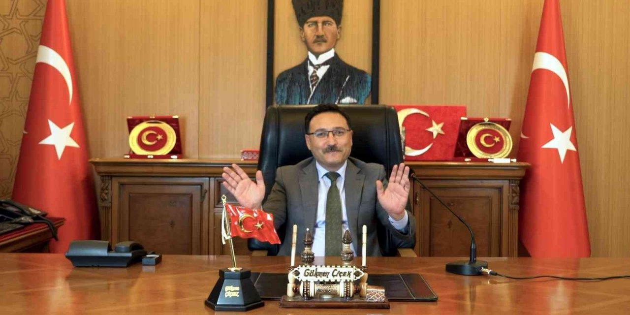 Vali Çiçek: "Tatilinizi en iyi şekilde geçirmenizi diliyorum"
