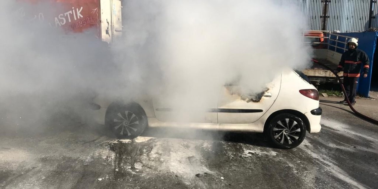 Bakıma alınan otomobil yandı