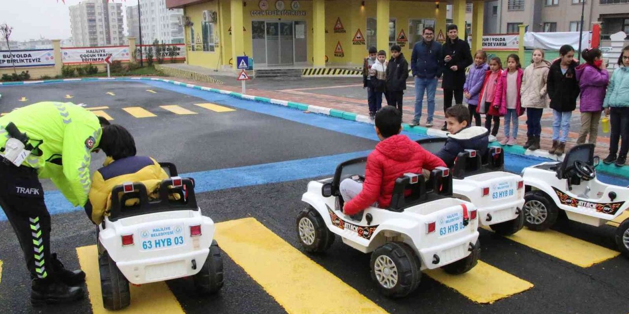 Çocuklar trafik kurallarını eğlenerek öğrendi