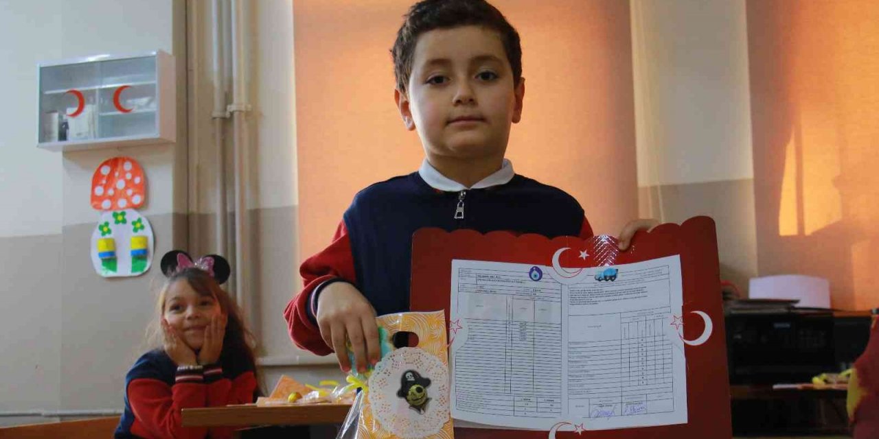 19 milyona yakın öğrenci karnesini alarak yarıyıl tatiline girdi