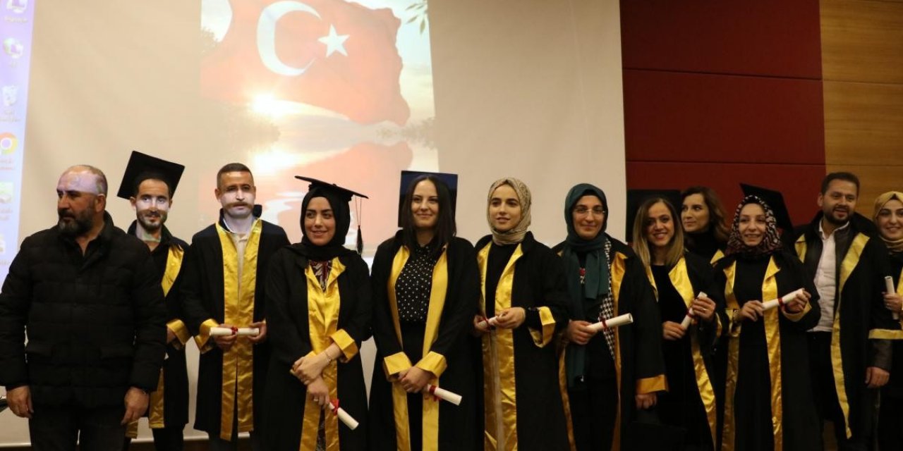 Tezsiz Yüksek Lisans öğrencilerine mezuniyet töreni