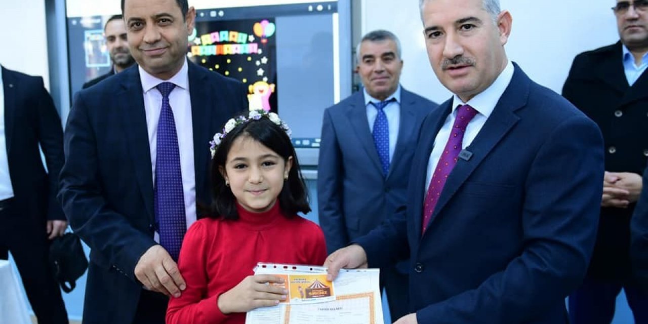 Başkan Çınar, öğrencilerin karne sevincine ortak oldu