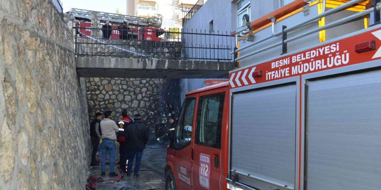 Bir anda alev alan eşyalar korkuttu